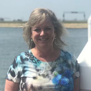 Meet your Posher, Hilary